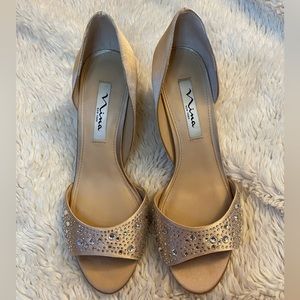 Nina Womens Cathey Pearl Rose Jewel Pump Size 8